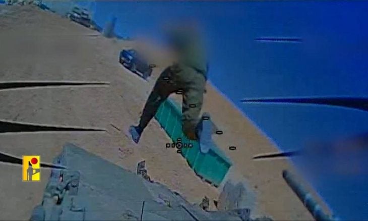 لحظة هروب جندي إسرائيلي من دبابة ميركافا استهدفها حزب الله في جنوب لبنان