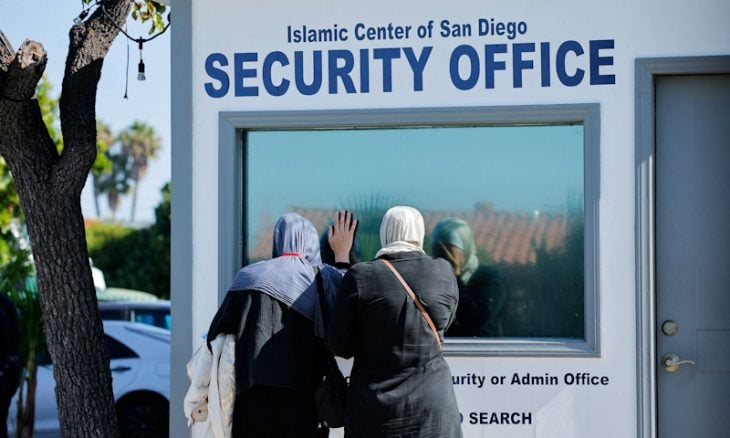 تايم: الهجوم على مركز سان دييغو الإسلامي يأتي وسط تصاعد كبير لمعاداة الإسلام في أمريكا