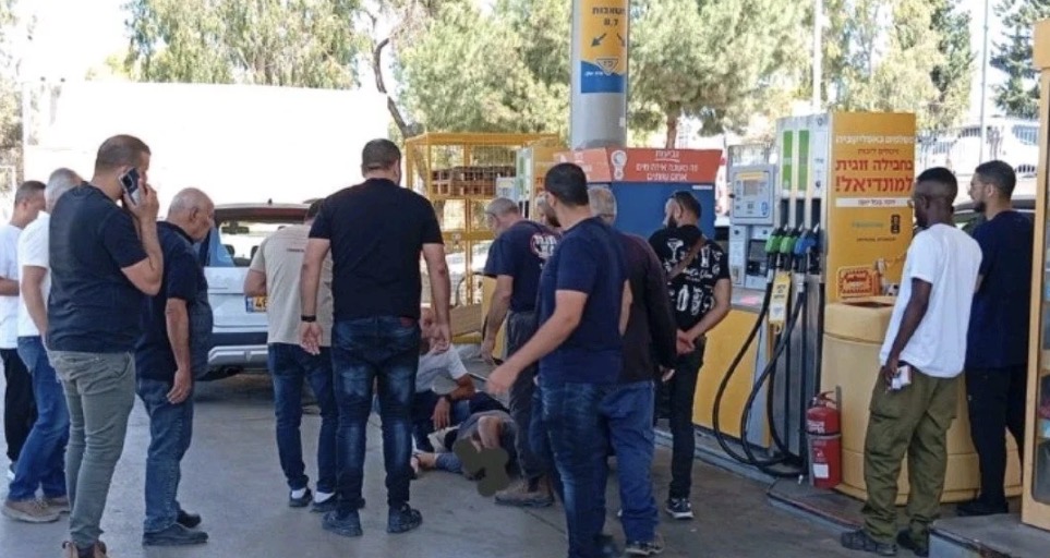 من محطة وقود إلى عدة بلدات... هجوم يهزّ وسط فلسطين المحتلة (فيديو وصورة)