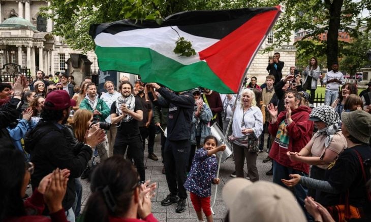 “في بريطانيا عدالة مزدوجة ونفاق”.. قاعدة ضد من يحتجون ضد إسرائيل وأخرى ضد شغب اليمين المتطرف