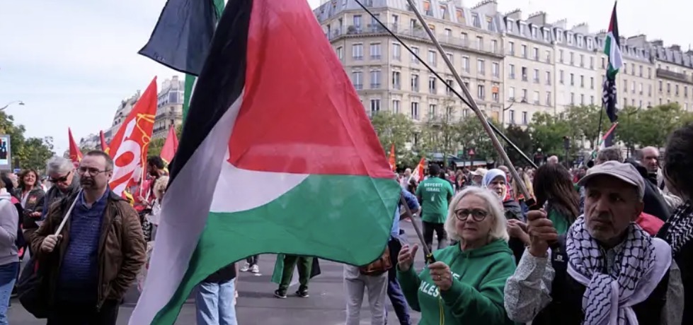 باريس تمنح "المواطنة الفخرية" للمدنيين والصحفيين الفلسطينيين