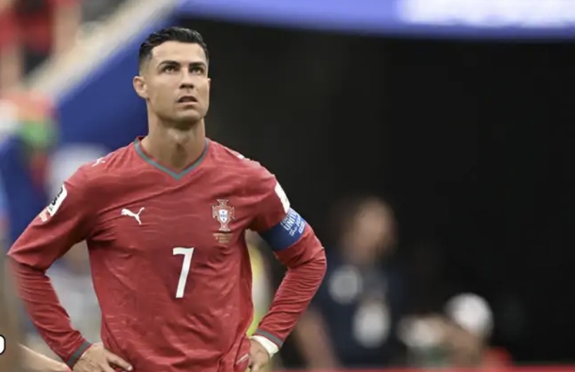 بعد غضب عارم.. مدرب البرتغال يعلق على تصريحات جواو نيفيز بشأن كريستيانو رونالدو