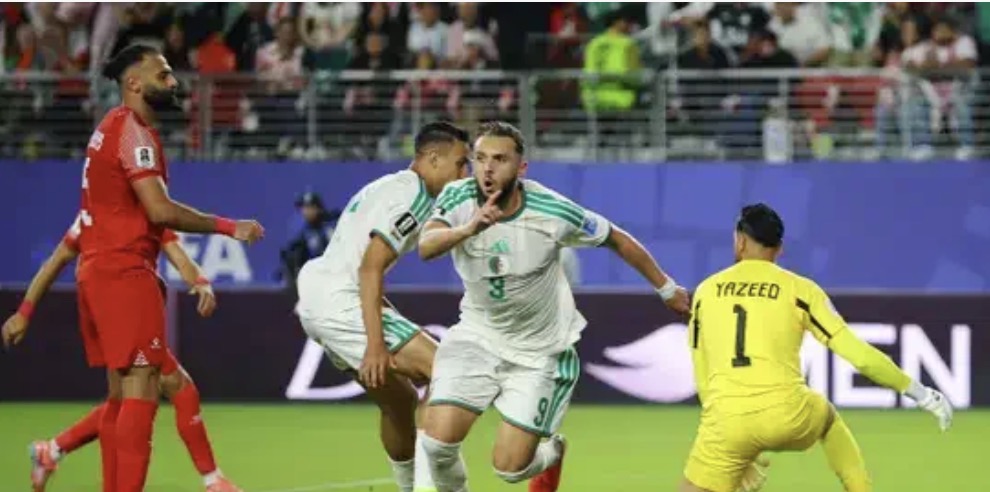الجزائر تعود بثنائية وتهزم الأردن في كأس العالم