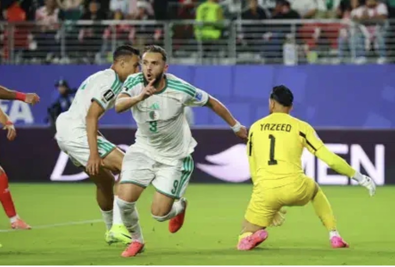 الجزائر تعود بثنائية وتهزم الأردن في كأس العالم