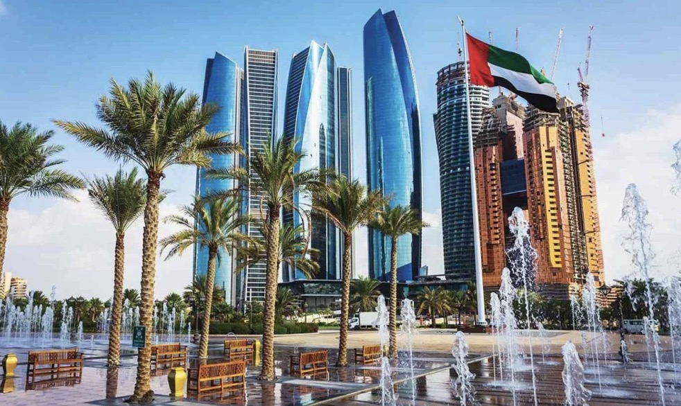 قرار إماراتي ينتظره كثيرون... السفر إلى لبنان متاح بشرطٍ واحد