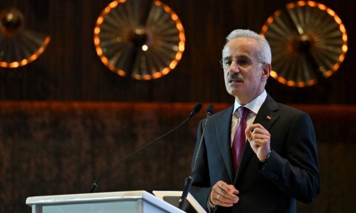 تركيا وقطر توقعان اتفاق شراكة استراتيجية في الأقمار الصناعية