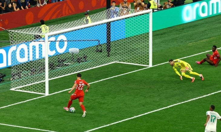مونديال 2026.. سويسرا تنهي مغامرة الجزائر بهدايا مجانية- (فيديو)