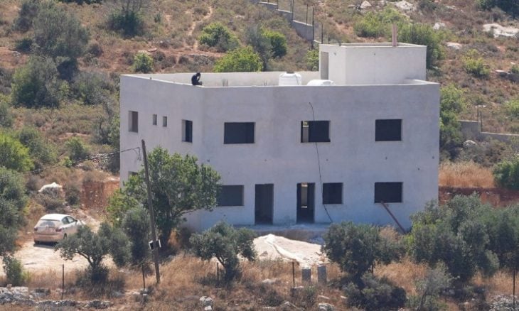 مستوطنون إسرائيليون يستولون على منزل أحلام فلسطيني بالضفة الغربية