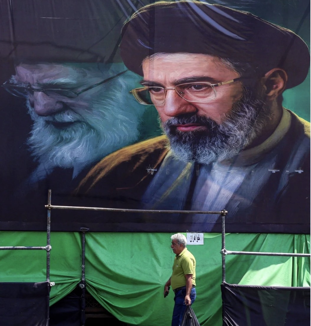 لليوم الثاني... أين اختفى مجتبى خامنئي؟