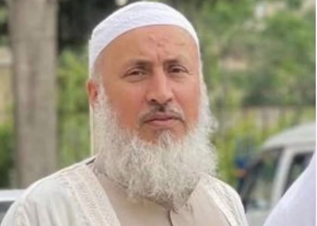 "طعنة قريب" لشيخٍ داخل المحراب… تفاصيل ما حصل في طرابلس