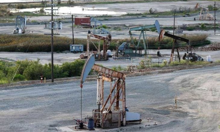 النفط يقفز بأكثر من 3% وسط ضربات أمريكا وإيران في الشرق الأوسط