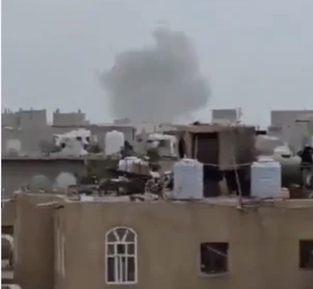 غارات تهزّ مطار صنعاء... والحوثيون يتهمون السعودية (فيديو)