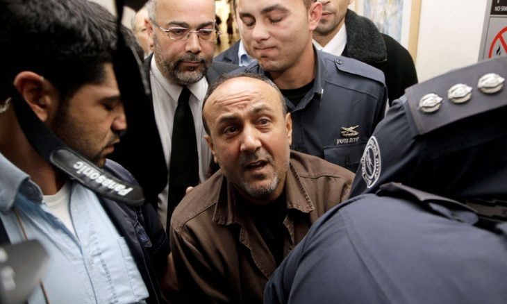 سجّان إسرائيلي أطلق رصاصة على ساق القيادي الفلسطيني مروان البرغوثي