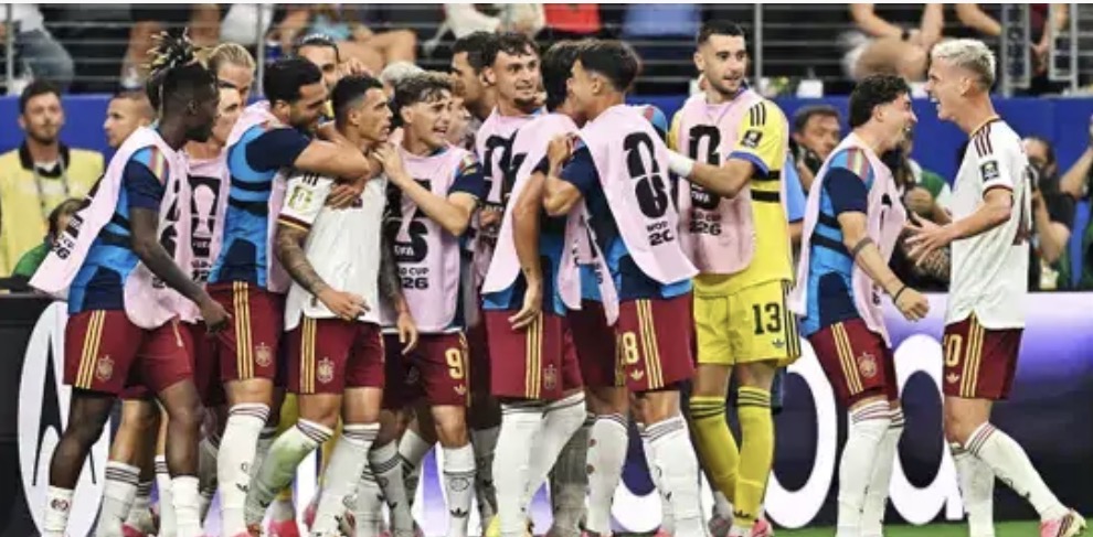 إسبانيا تسيطر على فرنسا وتبلغ نهائي كأس العالم