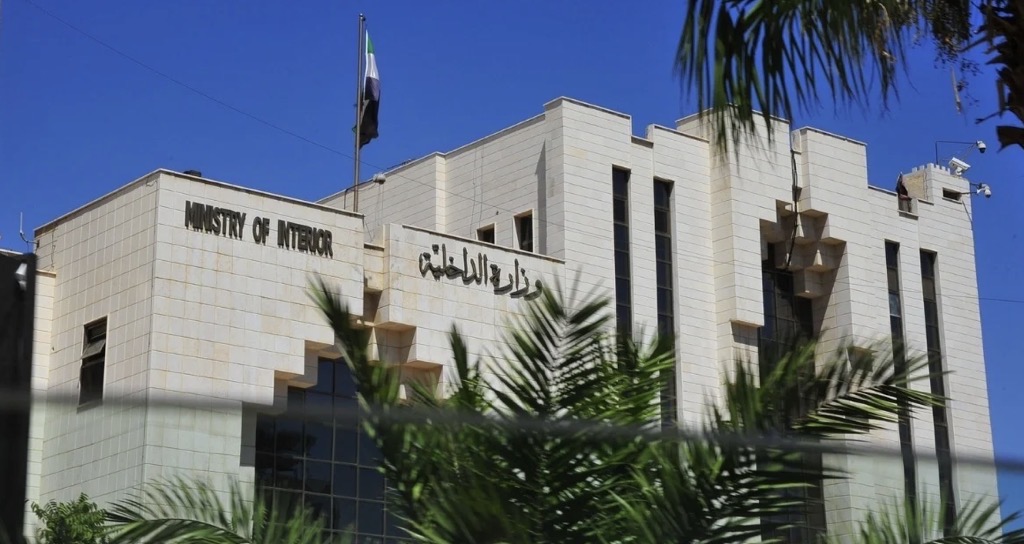 "حزب الله" في قلب الاتهامات... شحنة أسلحة في قبضة الأمن السوري