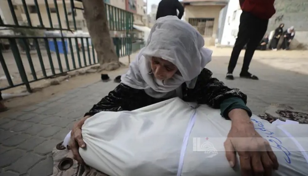 ثلاثة شهداء وعدة مصابين في قصف لقوات الاحتلال على مدينة غزة