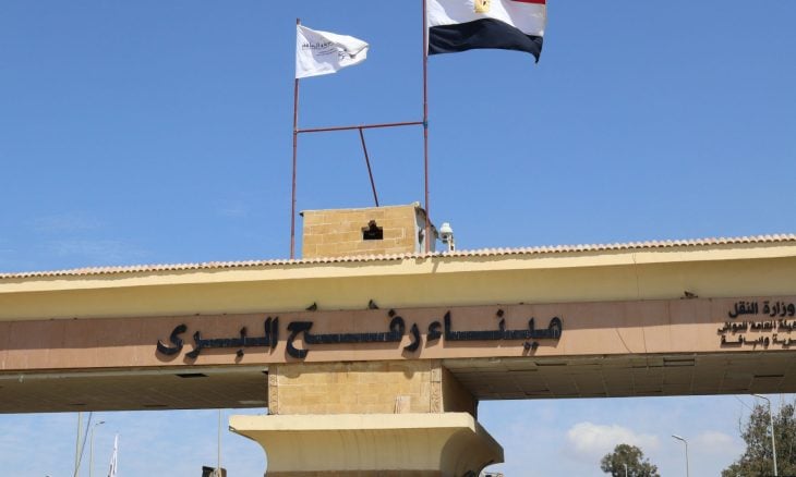 إسرائيل ترسخ سياسة “التهجير القسري” بمنع عودة نساء ومسنين إلى غزة