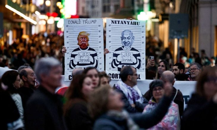 إيكونوميست: ترامب ارتكب خطأ فادحا بمهاجمة إيران.. ودون خيارات جيدة لا يملك إلا الاستمرار بالحرب