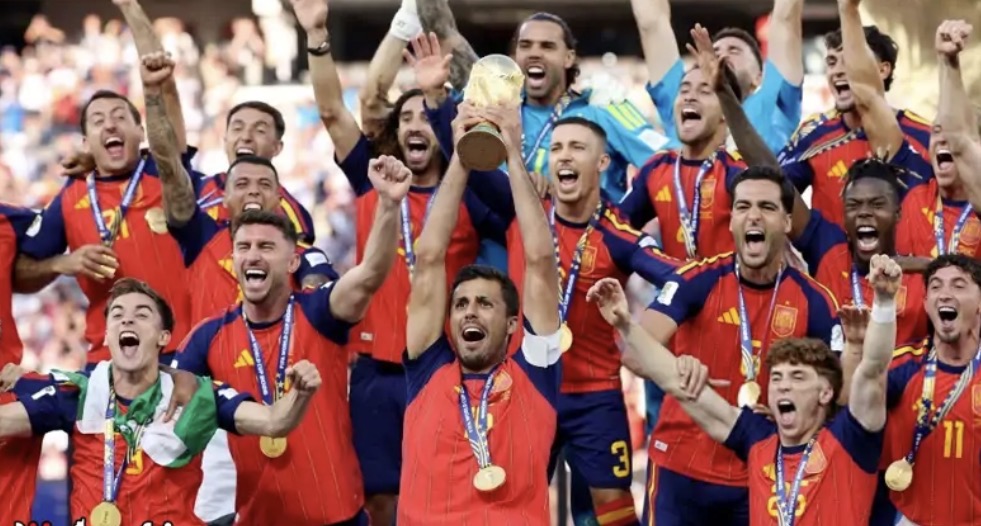 إسبانيا تتلاعب بالأرجنتين وتتوج بكأس العالم للمرة الثانية في تاريخها
