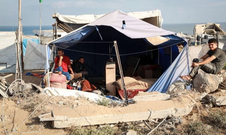 إصابة 9 فلسطينيين بقصف إسرائيلي استهدف مركبة مدنية في غزة