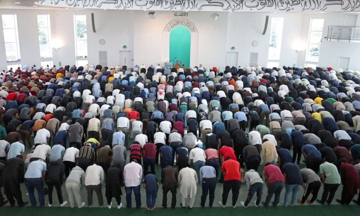 لماذا أصبحت أقدم مجلة بريطانية عربة لشيطنة المسلمين ونشر كل التحيز ضدهم؟