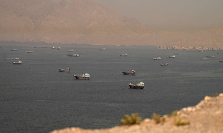 عدد السفن المبحرة عبر مضيق هرمز يتراجع أكثر مع استمرار الحرب