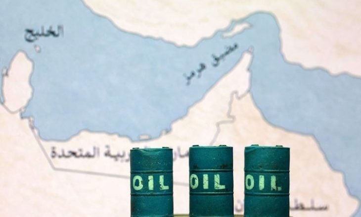 النفط يهبط أكثر من 4% بعد تقارير عن مسعى صيني لإنهاء حرب إيران