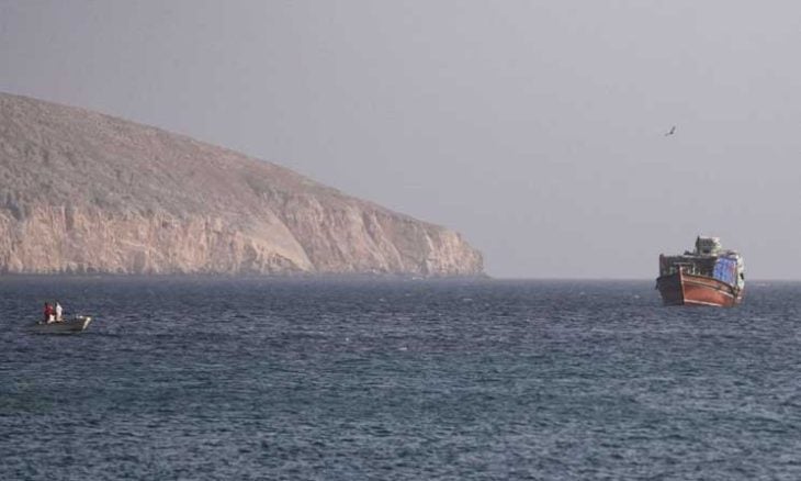 إيران: بحثنا مع سلطنة عمان تنظيم الملاحة في مضيق هرمز