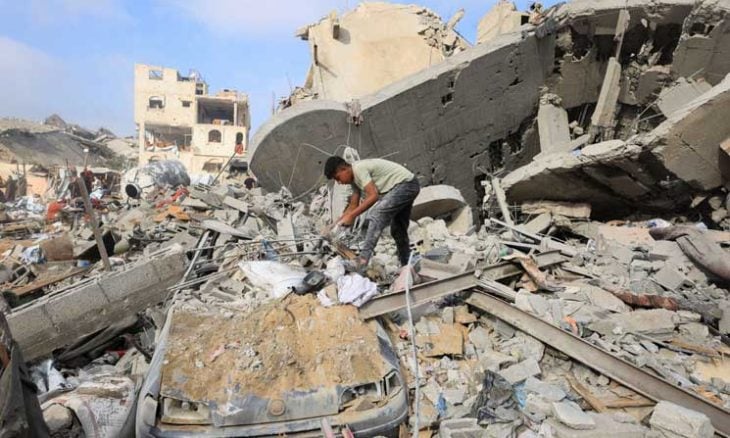 غزة.. لحظة قصف إسرائيلي تستهدف منزلًا شرق مخيم البريج- (شاهد)
