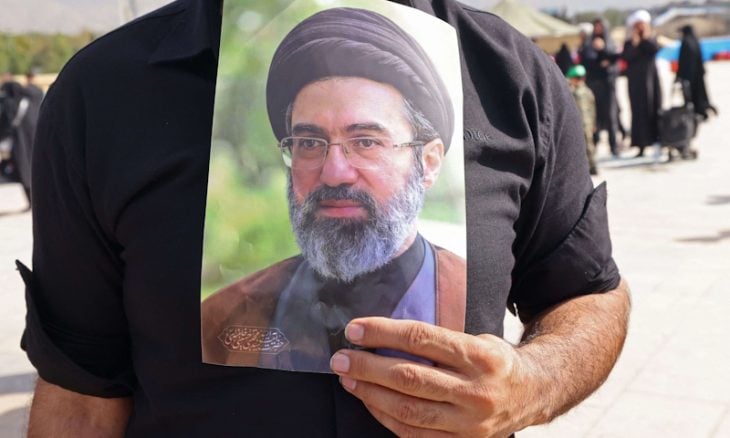 ستة أشهر من الصمت.. استمرار غياب مجتبى خامنئي يثير تساؤلات